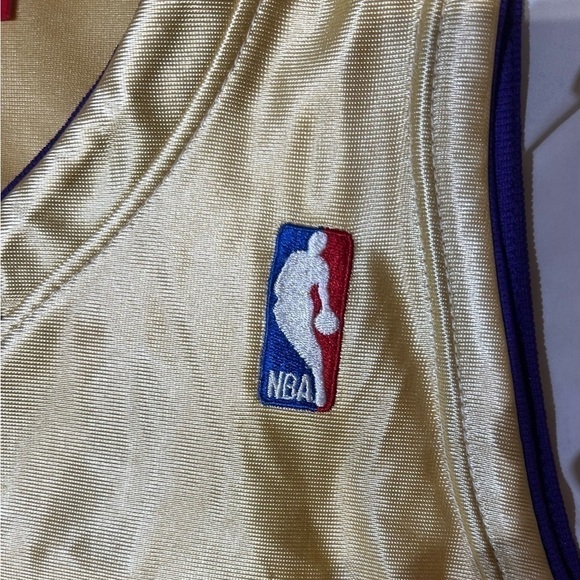 Kobe Bryant. Los Angeles Lakers Gold Mitchell & Ness Hall of Fame Jersey. - Picture 7 of 10